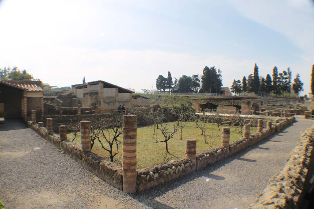 III.19/18/1 Herculaneum. March 2019. Area 31, looking south-east from north-west corner.
Foto Annette Haug, ERC Grant 681269 DÉCOR.
